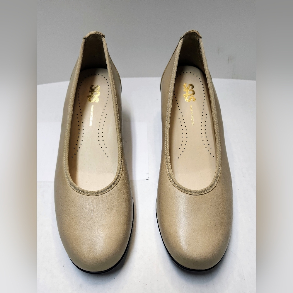 SAS MILANO Crema Italian Leather Handcrafted USA  Stacked Heel Pump Shoes Sz 7 M
